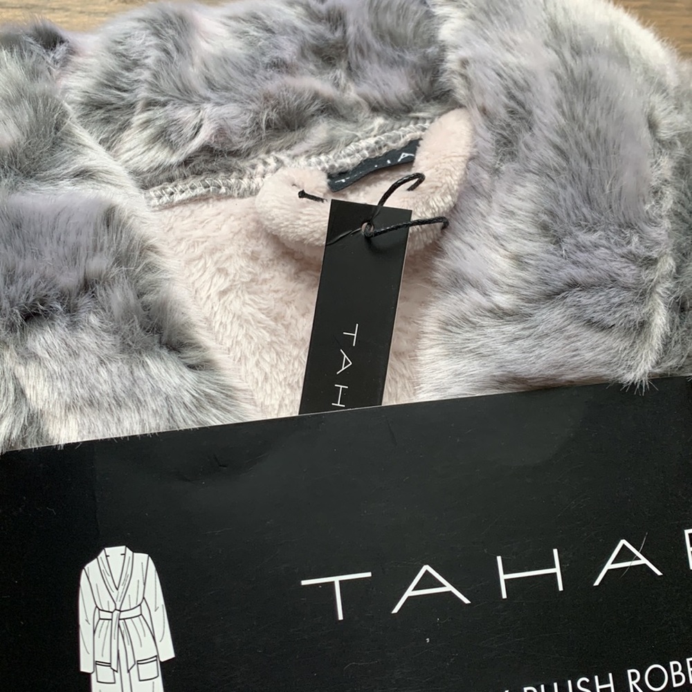 Tahari Luxury Plush Robe - Picture 4 of 7